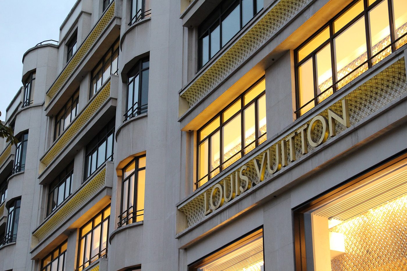 nettoyage façade commerce de luxe — après nettoyage